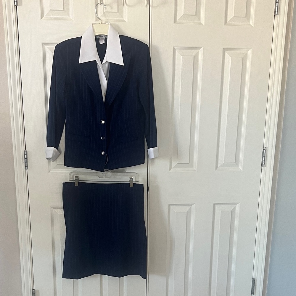 Elegant Navy Blue Long Sleeve Dress with White Accents